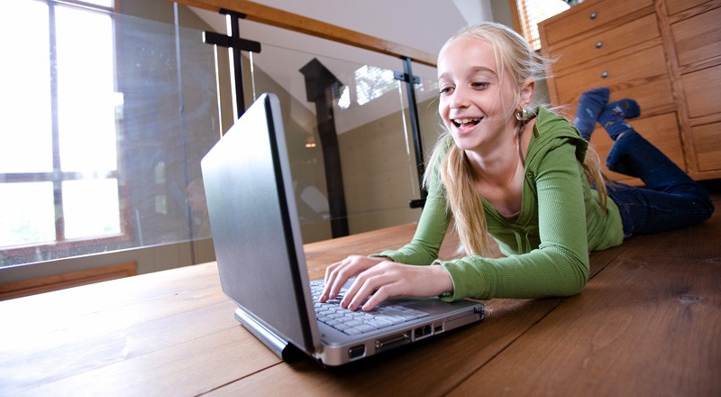 Senatul: Mai mulți bani pentru laptopuri şi tablete