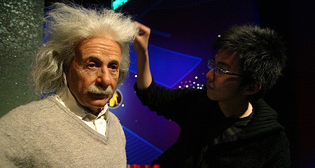 Miracolele lui Iisus încalcă teoria relativităţii a lui Einstein