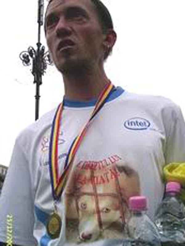 Un craiovean a alergat la Bucharest City Marathon pentru dreptul la viaţă al maidanezilor