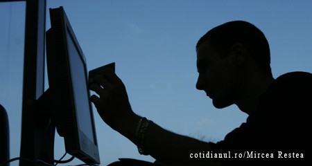 Cum se vâră unii în afacerea semnăturii electronice