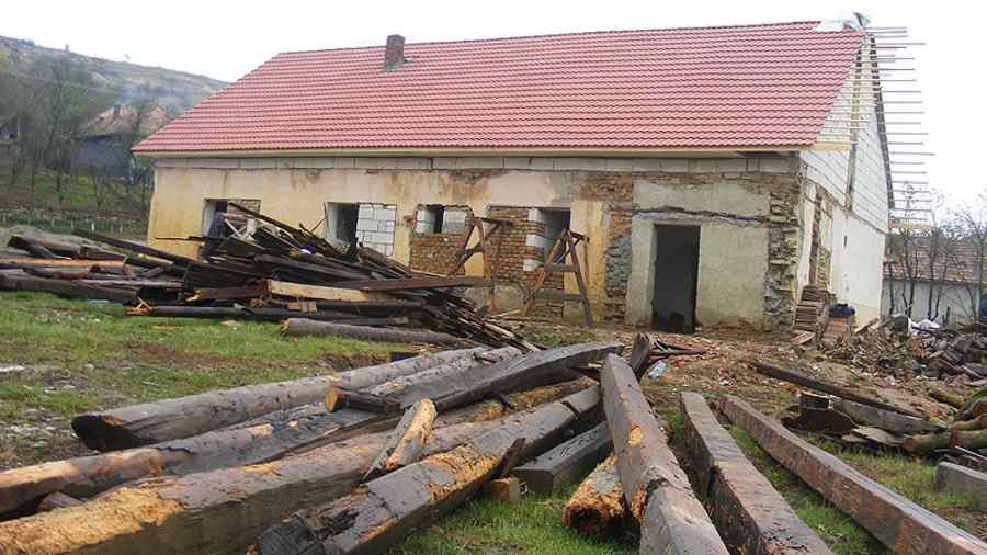 Bani la greu pentru şcolile din localităţile controlate de PDL