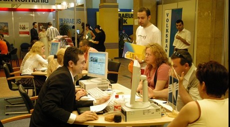 România, cea mai expusă ţară din regiune la restructurarea activităţii bancare