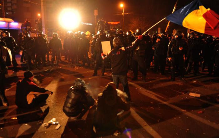 Presa băsistă şi poporul vinovat de proteste