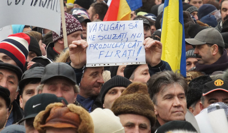 Oamenii protestează pentru a zecea zi consecutiv