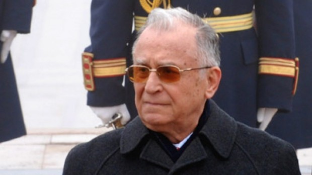 Ion Iliescu îl face „autist” pe Băsescu şi nu vrea să audă de grevă parlamentară