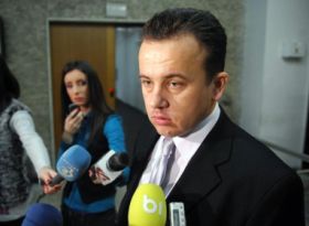 Pop acuză serviciile secrete că au cerut angajaţilor rapoarte despre activitatea sa