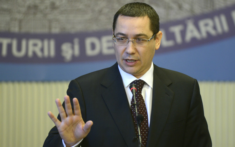 Domnule Ponta, pot să mă şterg de flegmă sau mai scuipaţi?