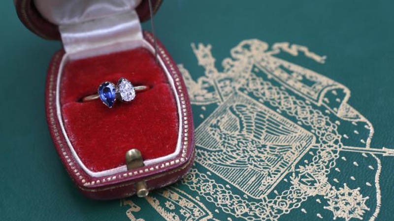 Istoria Franţei, la licitaţie