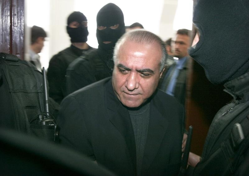 Bunuri ale lui Omar Hayssam, puse sub sechestru