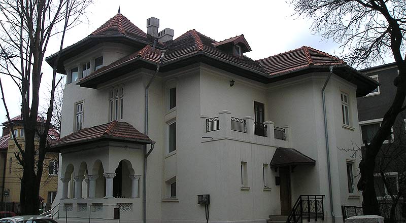 Case în Dorobanţi la jumătate de preţ