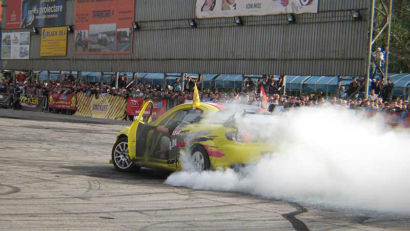 Bulevardul Magheru, preferat pentru curse ilegale