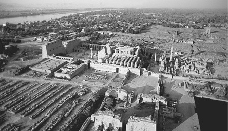 O statuie uriaşă a zeului Toth, descoperită în Egipt