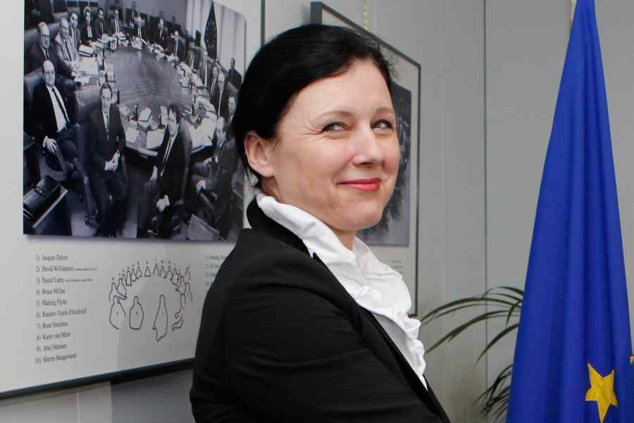 Comisarul Cehiei, dezamăgit că România a primit Politica Regională