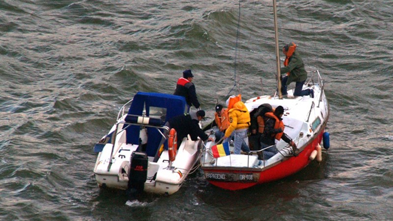 Cinci pescari salvaţi din furtuna de pe Dunăre