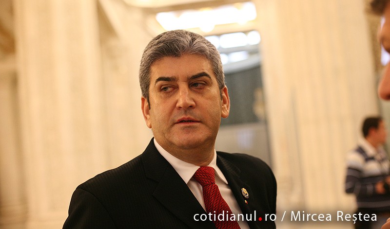 Averea lui Gabriel Oprea scade în lei şi creşte în euro