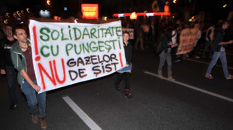 Sute de oameni în Piaţa Universității, în sprijinul vasluienilor din Siliștea