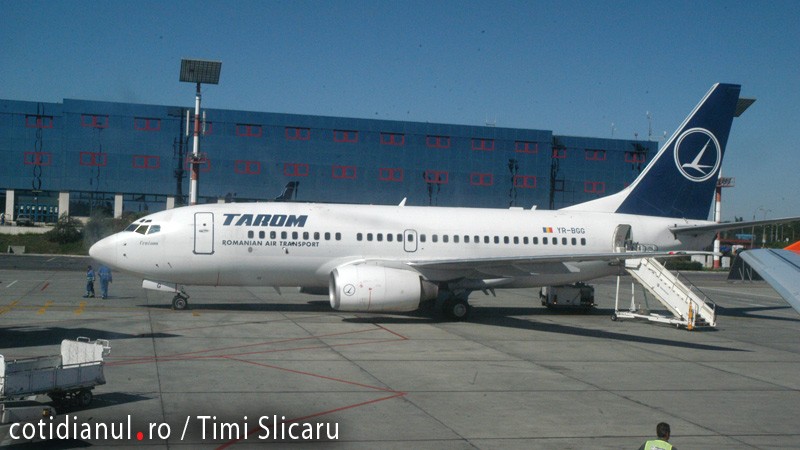 Clienţii Tarom pot contacta compania pentru reprogramare sau returnarea banilor