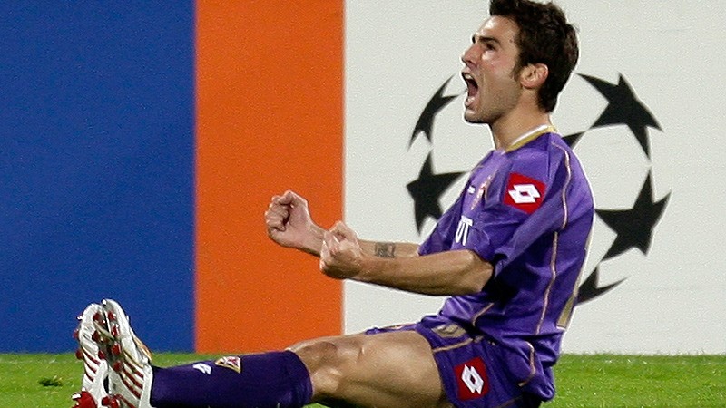 Salariul lui Mutu a fost redus cu 50%