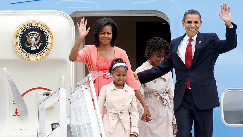 Barack Obama nu va participa la funerariile preşedintelui polonez Lech Kaczynski
