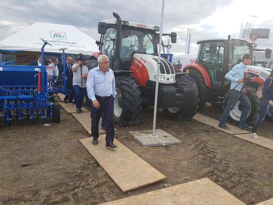 Miniștrii și Facebook-ul