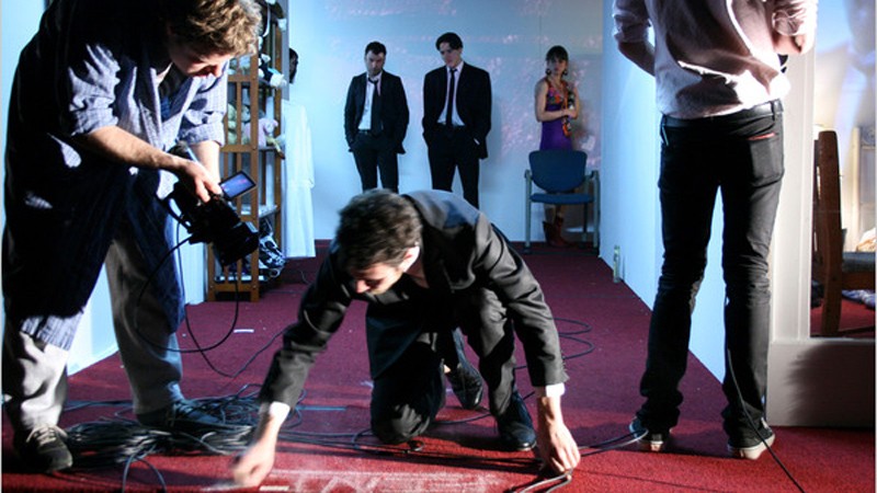 NY Times: Băieții răi, aduşi de pe ecran pe scenă de o româncă