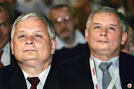 Răsturnare de situaţie în Polonia: Kaczynski conduce în sondaje