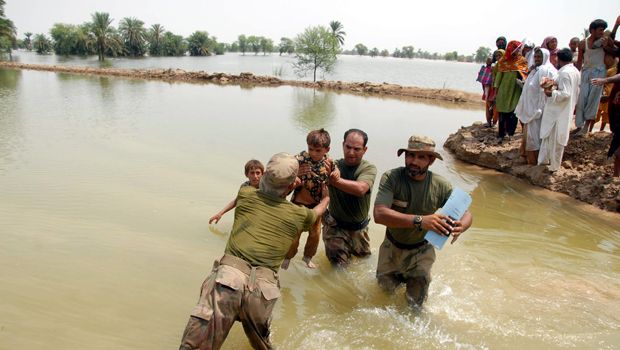 Trei milioane de oameni afectati de inundatiile din Pakistan