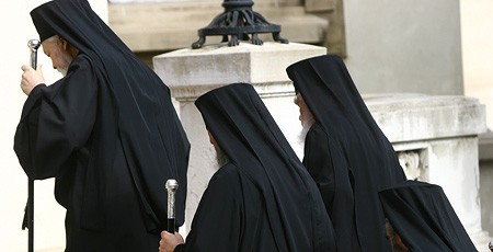 Arhiepiscopul Tomisului deţine un hotel, două case şi 19 de hectare de pământ