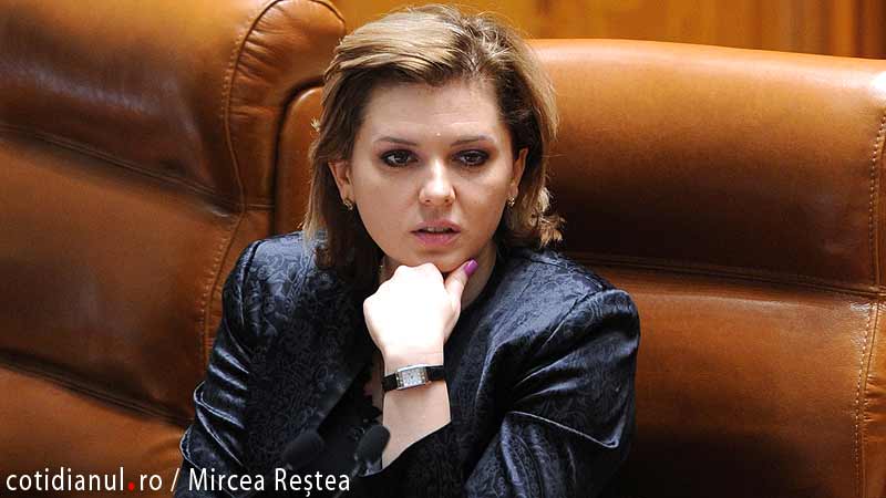 Roberta Anastase manipulează de îngheaţă micile ecrane