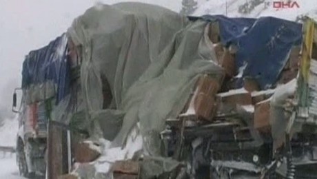 Carambol în Turcia: 17 vehicule s-au ciocnit din cauza zăpezii