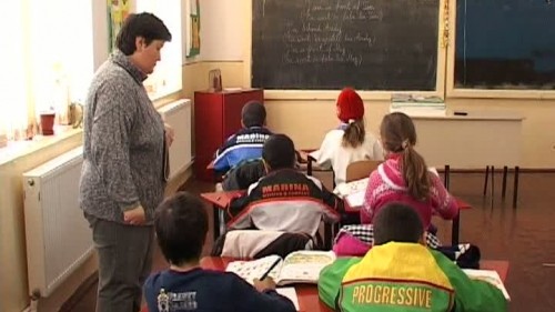 Şcolile cu mai puţin de 300 de elevi trebuie comasate