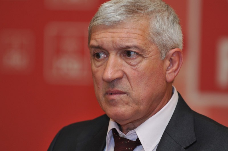 Mircea Diaconu: Iliescu îşi face campanie pe banii Sălii Palatului