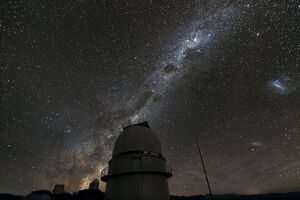 O planetă din diamant, mai mare decât Pământul, descoperită în constelaţia Racului