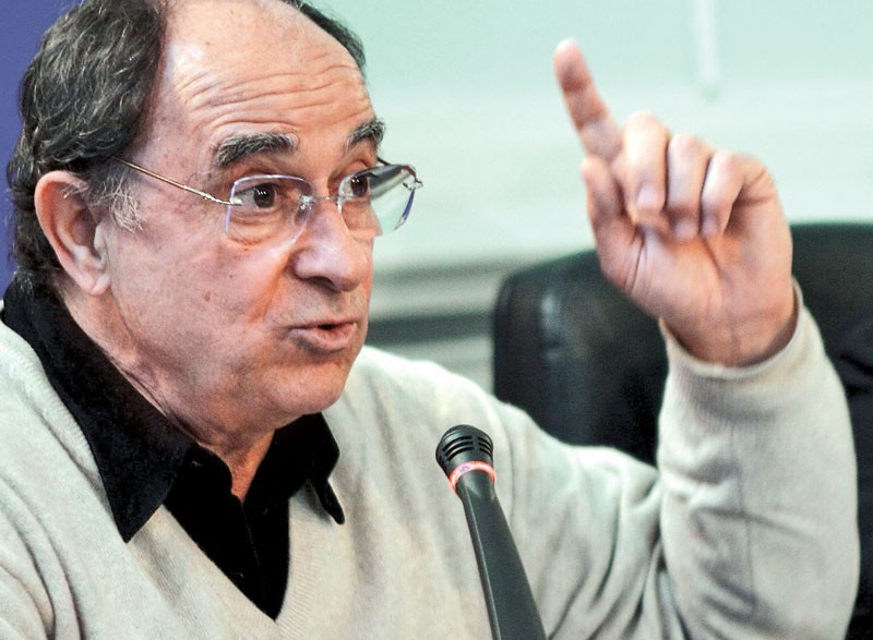 Ilie Şerbănescu: Ponta, ca şi Boc, lustruieşte pantofii FMI