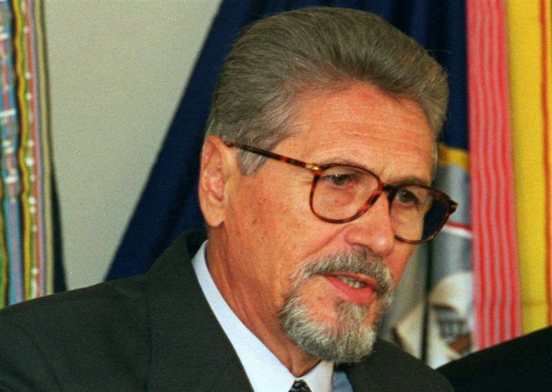 Preşedintele Emil Constantinescu, la Haga