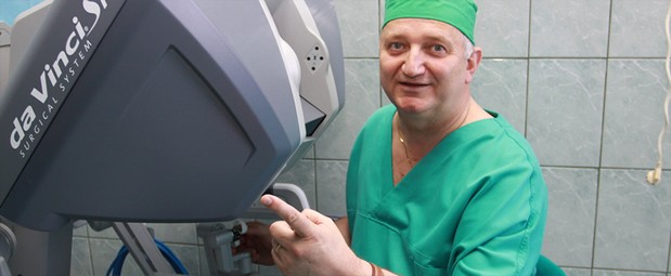 „Una dintre soluţiile ca tinerii medici să rămână în ţară o reprezintă mentoratul şi echipa”