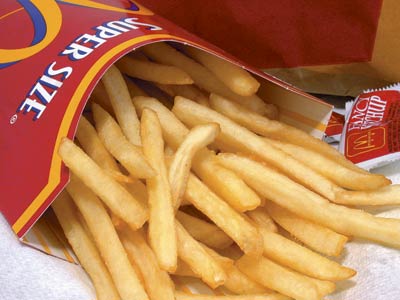 Lanțuri de fast food prinse că furau la cântar