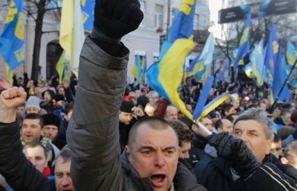 Aproximativ 600.000 de oameni cer demisia preşedintelui Ianukovici