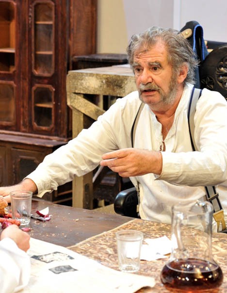 Crucea, Coroana, Ciocanul în noaptea noastră furtunoasă