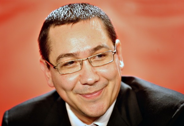 Anunțul lui Ponta privind „retragerea”, tradus de un consilier al său, un analist și politicieni