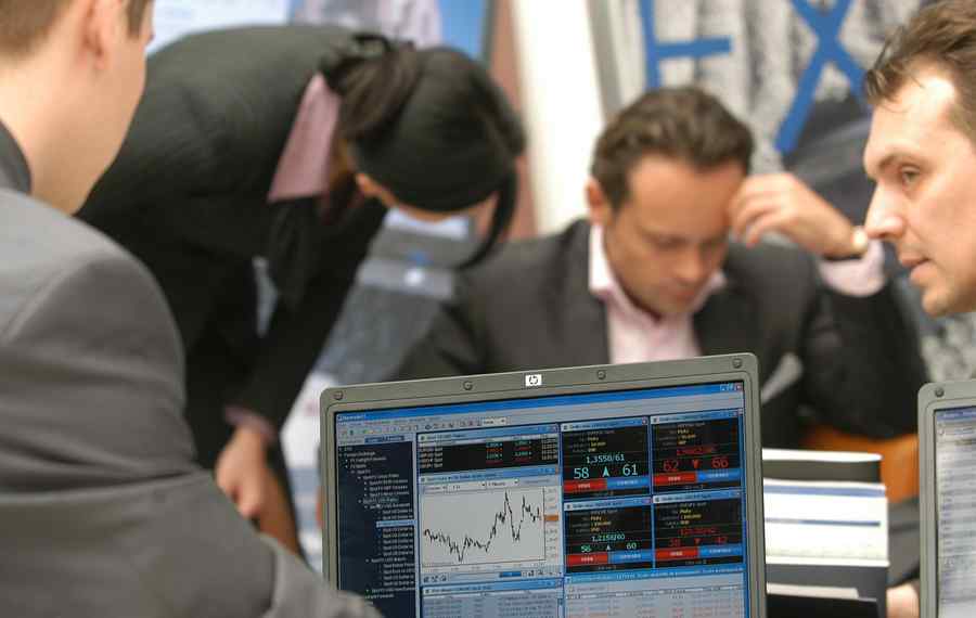 Lira sterlină are reacţii surprinzătoare