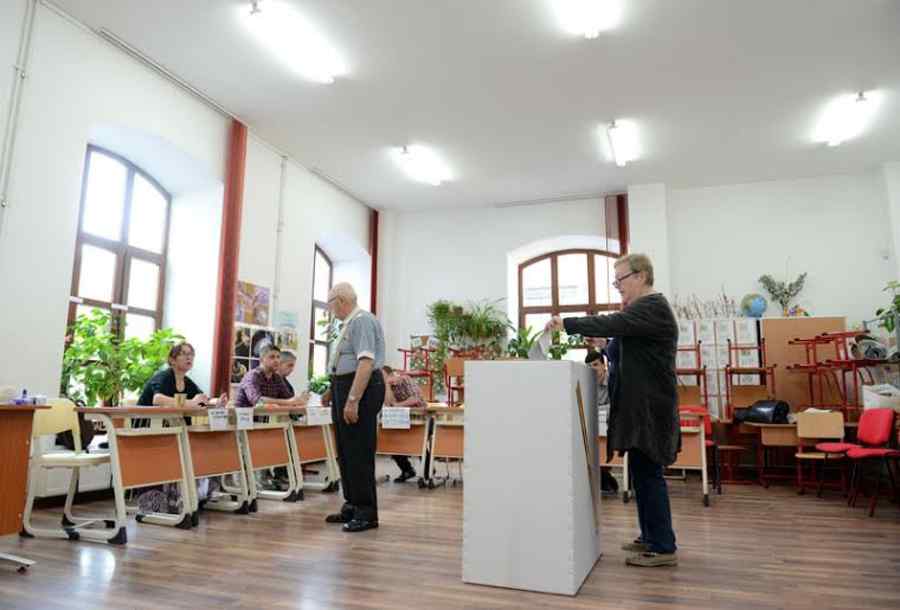 Secţiile de  vot, deschise la timp