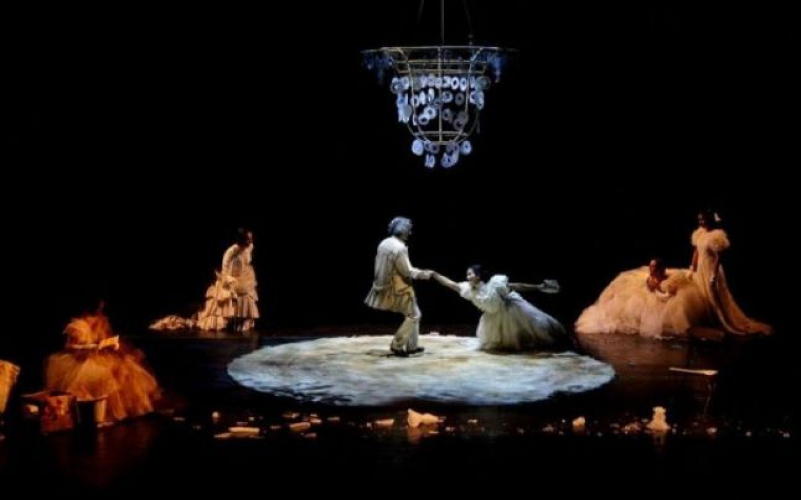 Regaluri teatrale la Festivalul Naţional de Teatru