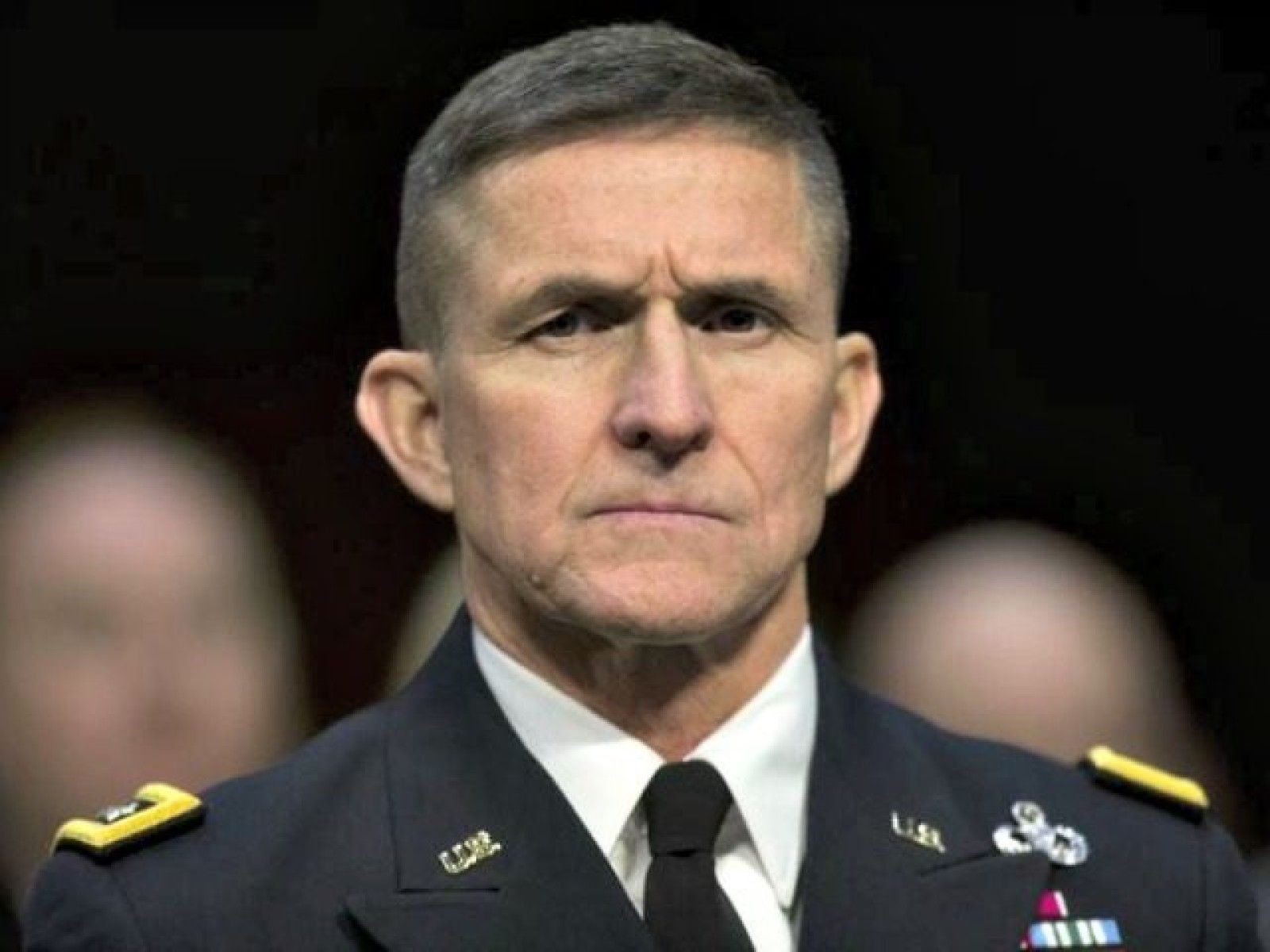 Trump îi oferă postul de consilier pentru securitate naţională generalului  Flynn