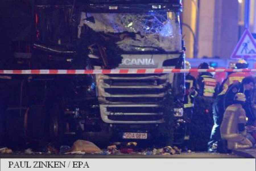 Poliția: Camionul a intrat „intenționat” în mulțime