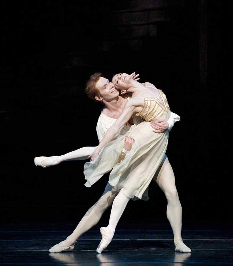 Prim-balerina Alina Cojocaru dansează din nou la Bucureşti