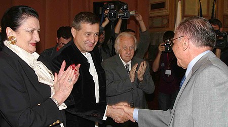 Povestea “moşierului” Mircea Dinescu