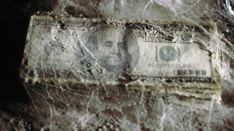 În maximum doi ani dolarul se va prăbuşi
