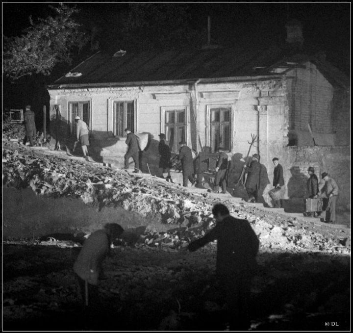 Amintiri din Epoca de Aur, by Dinu Lazăr