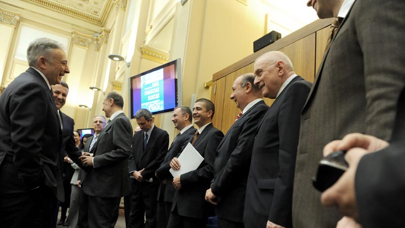 Mai-marii economiei s-au întâlnit pentru a  hotărî ce e de făcut în 2011